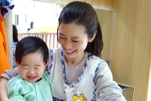 複数担任制。子どものペースを大切に、ゆったりした気持ちで接せられます