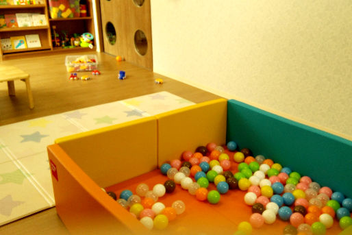 キッズラボ誉田保育園 運営主体 学校法人英進学園 の保育士求人 パート アルバイト 東京都豊島区 保育士バンク