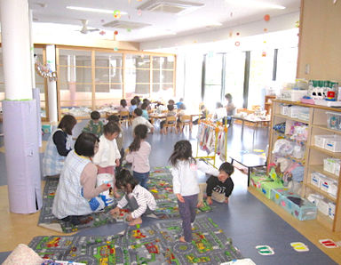 幼保連携型さみどり認定こども園 すくすく保育園舎(富山県富山市)の様子