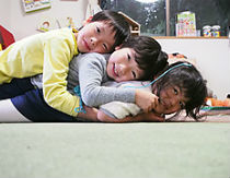森村学園幼稚園「子どもの森」(神奈川県横浜市緑区)の様子