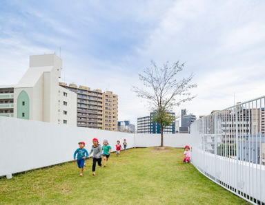 どろんこ保育園(福岡県福岡市博多区)の様子