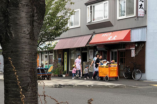 商店街の保育園(北海道札幌市白石区)