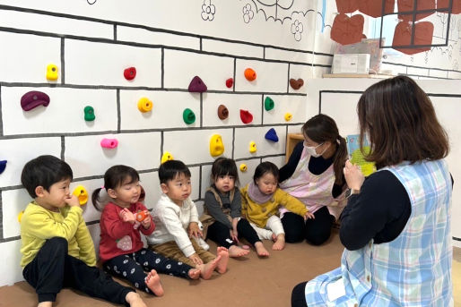 ぴーかぶーなるみ保育園